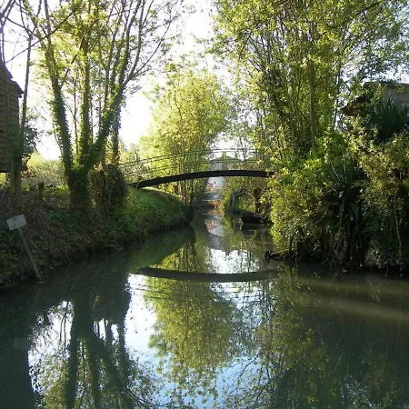 Au Bord De L'eau Avec Canoes, Terrasse Et Jardin A Damvix, Au Coeur Du Marais Poitevin. - Fr-1-426-354