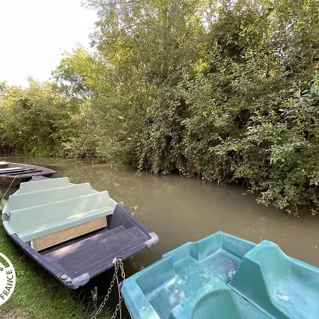Vakantiehuis Au Bord De L'eau Avec Canoes, Terrasse Et Jardin A Damvix, Au Coeur Du Marais Poitevin. - Fr-1-426-354