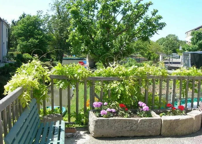 Au Bord De L'eau Avec Canoës, Terrasse Et Jardin à Damvix, Au Cœur Du Marais Poitevin. - Fr-1-426-354 * Damvix