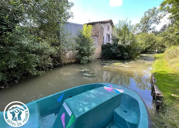 Au Bord De L'eau Avec Canoes, Terrasse Et Jardin A Damvix, Au Coeur Du Marais Poitevin. - Fr-1-426-354 *