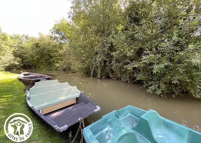 Hébergement de vacances Au Bord De L'eau Avec Canoës, Terrasse Et Jardin à Damvix, Au Cœur Du Marais Poitevin. - Fr-1-426-354