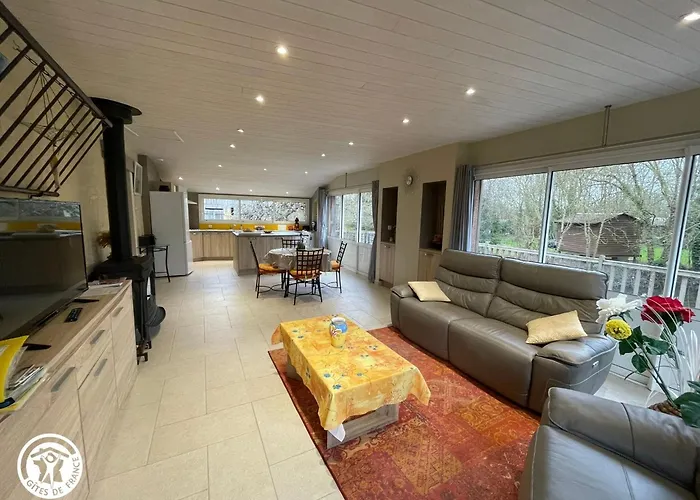 Au Bord De L'eau Avec Canoës, Terrasse Et Jardin à Damvix, Au Cœur Du Marais Poitevin. - Fr-1-426-354 *