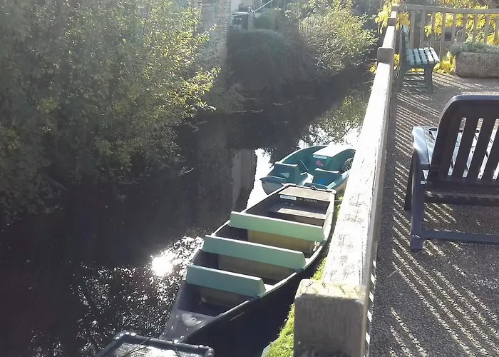Au Bord De L'eau Avec Canoës, Terrasse Et Jardin à Damvix, Au Cœur Du Marais Poitevin. - Fr-1-426-354